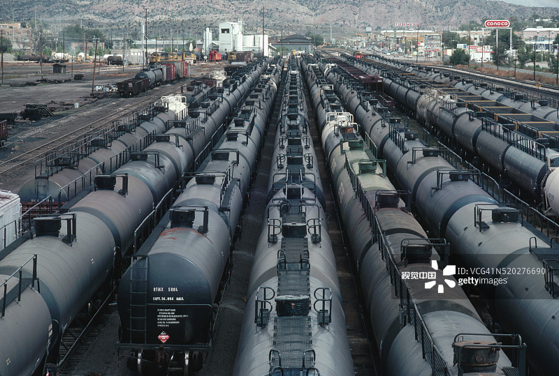 铁路货场上的油罐车概览图片素材