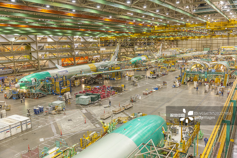 波音777商用客机总装线图片素材