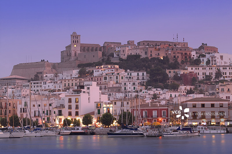 滨水区与山坡图片素材