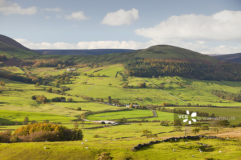 英国兰开夏郡鲍兰兹壑邓索普桥下的霍德河谷图片素材