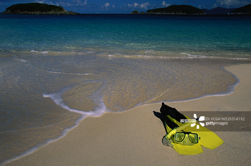 沙滩上的浮潜设备图片素材