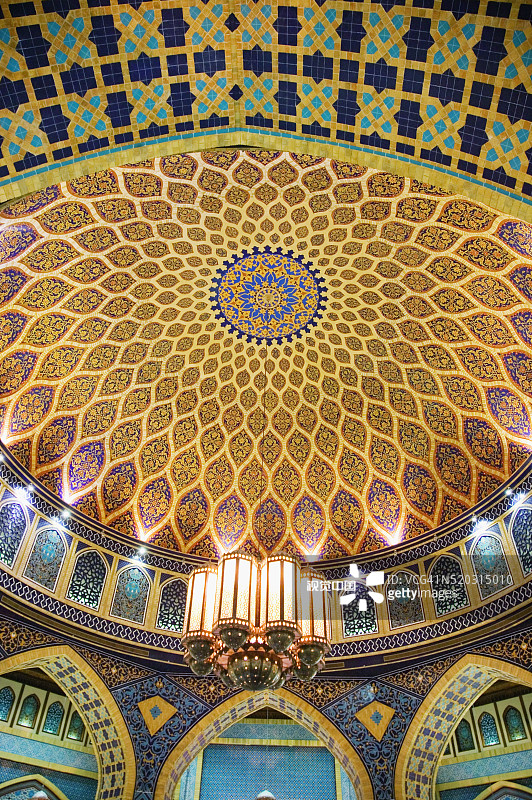 伊本·白图泰购物中心波斯庭院的天花板图片素材