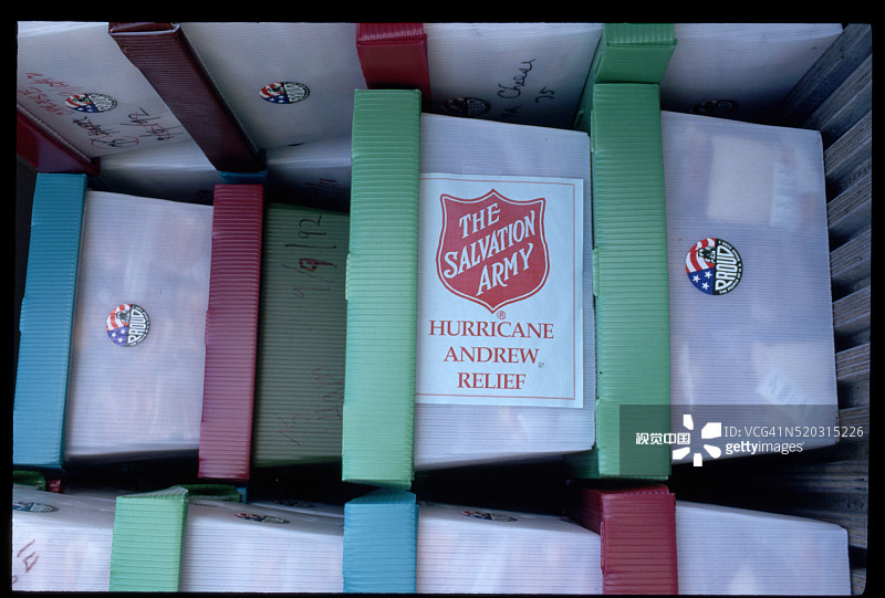 飓风灾民的食品盒图片素材