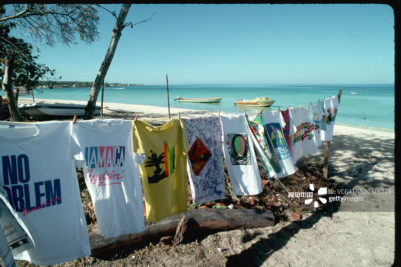 牙买加海滩上的晾衣绳图片素材