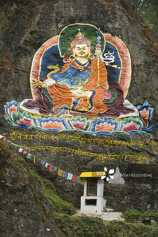 不丹切里寺附近的莲花生大师纪念碑图片素材