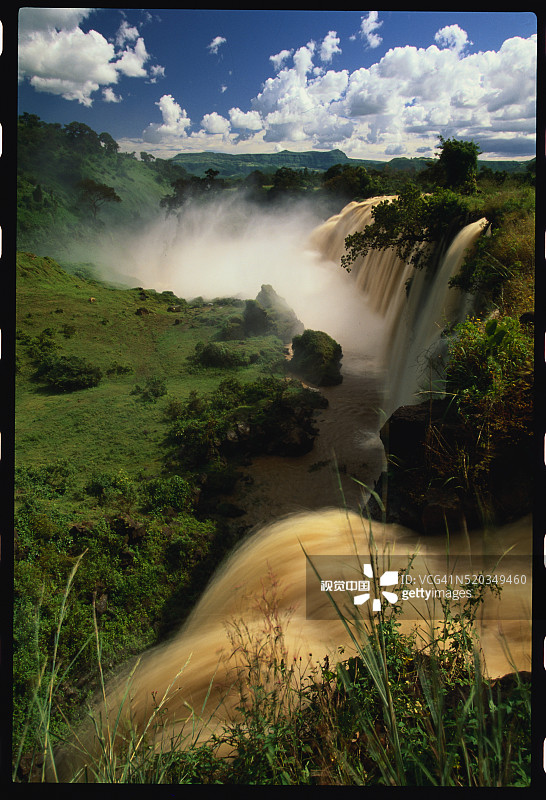 青尼罗河瀑布图片素材