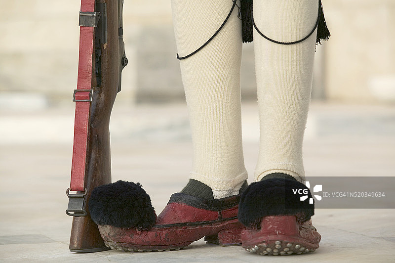 希腊传统卫兵制服鞋图片素材