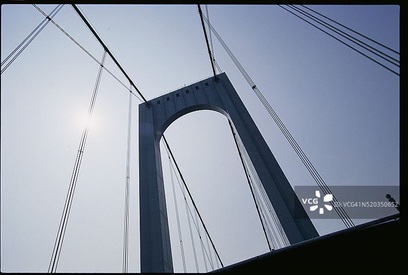 韦拉扎诺海峡大桥塔图片素材