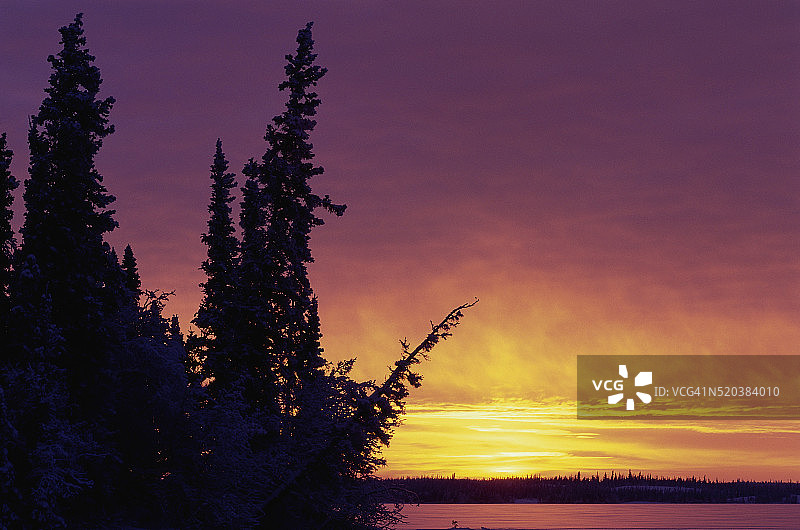 西北地区冬季日出图片素材