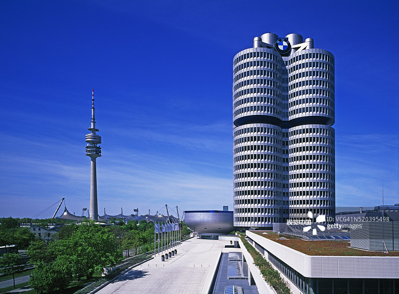 慕尼黑宝马总部大楼和奥林匹克塔图片素材