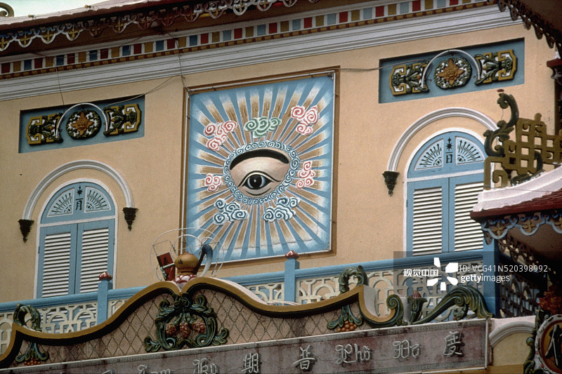 高台教寺庙上的眼睛符号图片素材