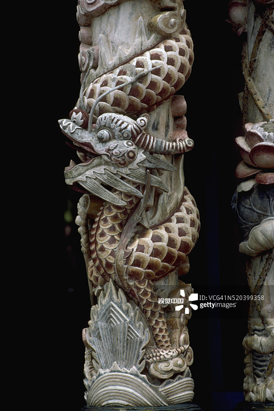 高台寺柱子上雕刻的龙图片素材
