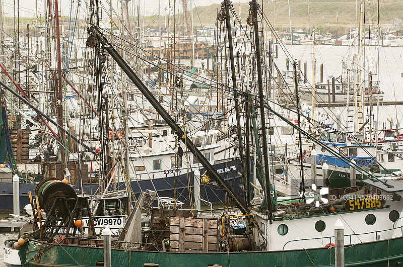 伊尔瓦科港的渔船，长滩半岛，华盛顿州图片素材