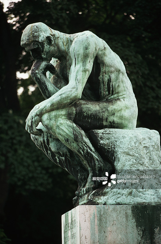 奥古斯特·罗丹的《思想者》图片素材