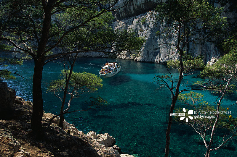 乘游船游览沃克斯海湾岩石图片素材