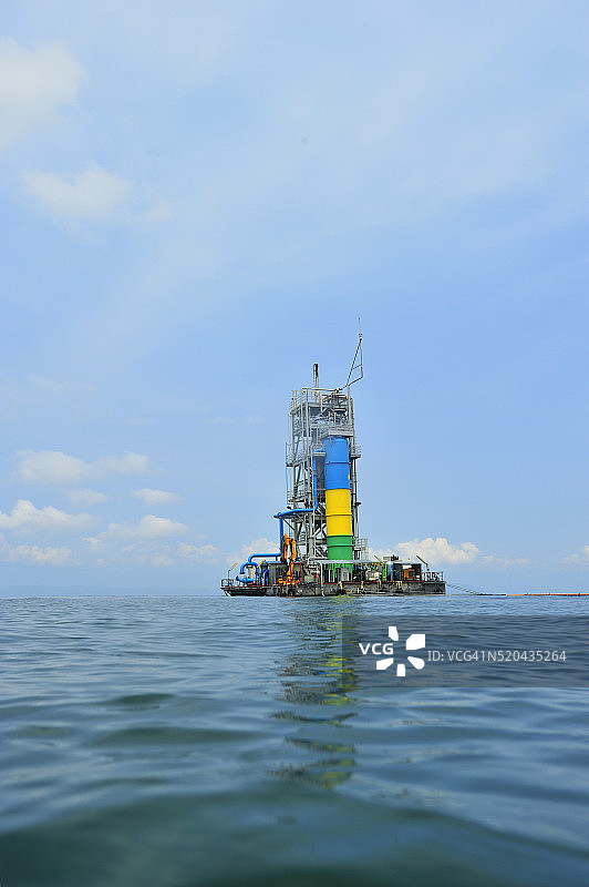 卢旺达基伍湖的甲烷海上作业图片素材