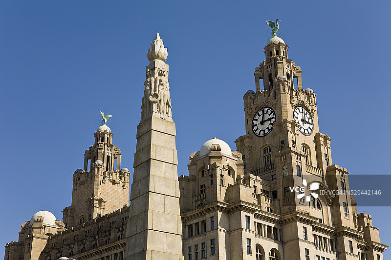 皇家利物浦大厦与泰坦尼克号纪念碑图片素材