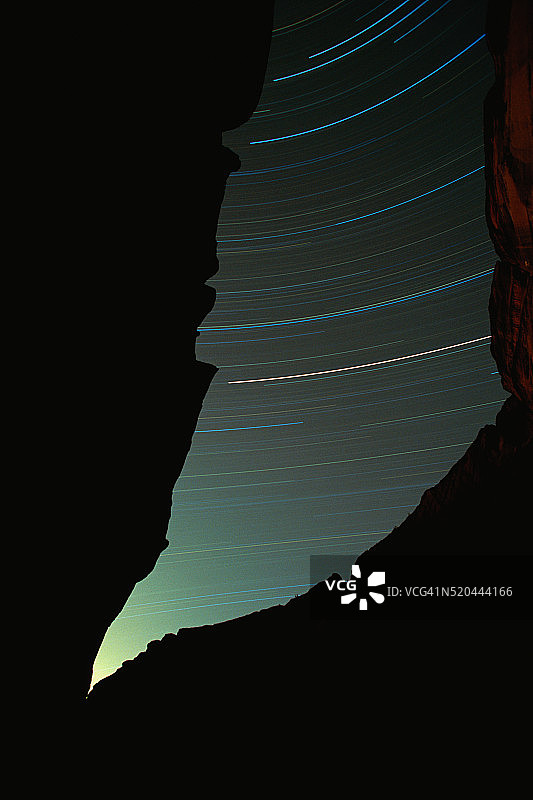 帕里亚峡谷-朱红悬崖荒野中的星迹图片素材