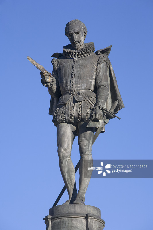 阿尔卡拉·德·埃纳雷斯的米格尔·德·塞万提斯纪念碑图片素材