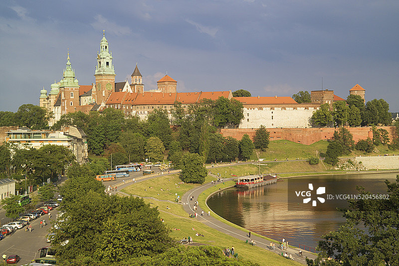 瓦维尔城堡与维斯瓦河图片素材