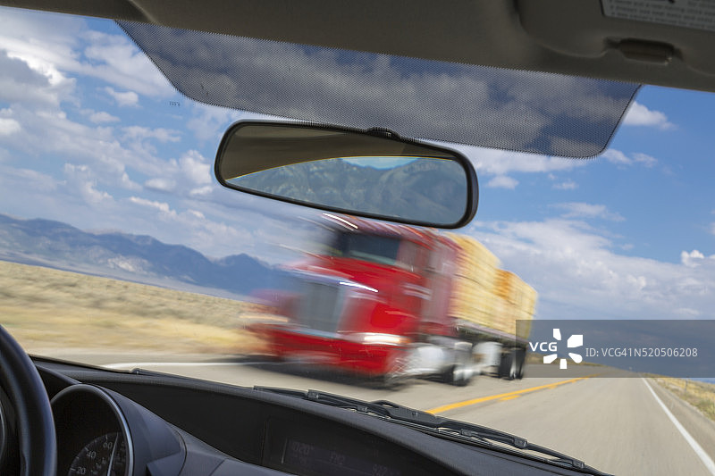 沿着50号公路驾驶，美国最孤独的公路图片素材