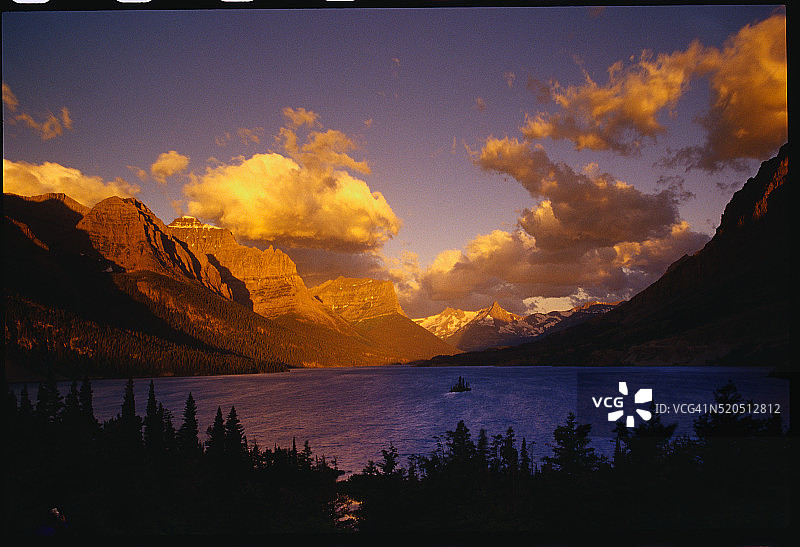 圣玛丽湖的日出图片素材