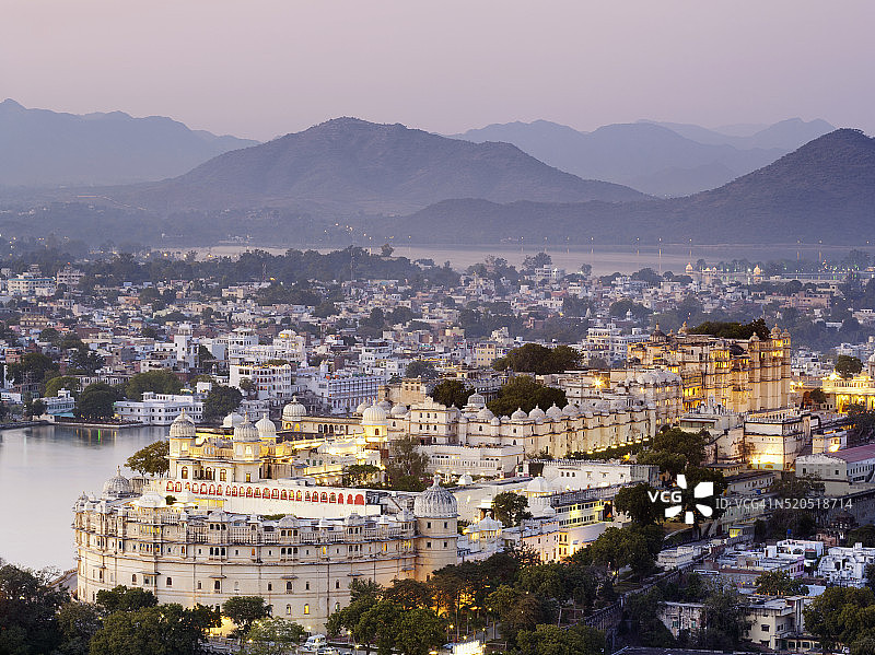 印度乌代布尔城市宫殿建筑群图片素材