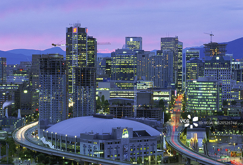 黄昏时的通用汽车广场体育馆和温哥华图片素材