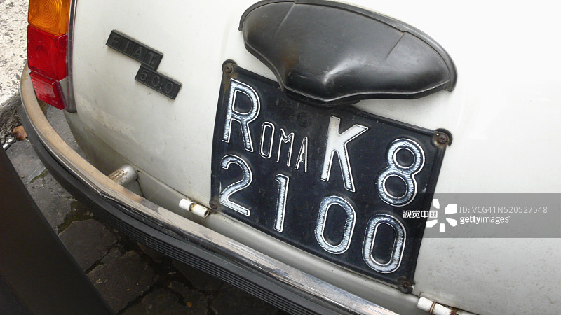 菲亚特500上的车牌图片素材