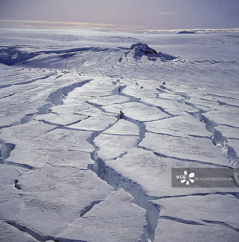 冰岛锡杜约库尔冰川裂缝图片素材