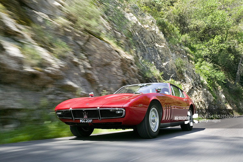 1969年玛莎拉蒂吉卜力高速行驶图片素材