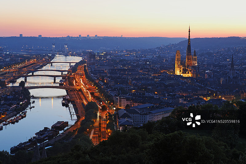 从邦塞库尔眺望鲁昂与塞纳河图片素材