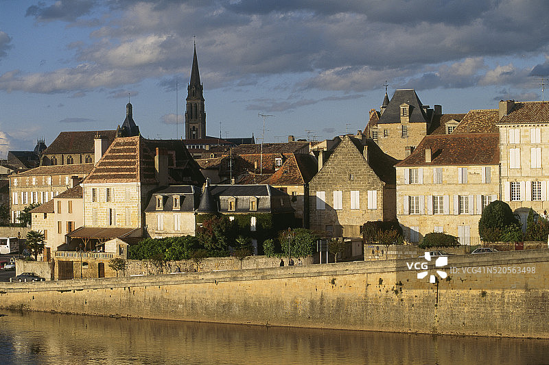 流经古镇的河流图片素材