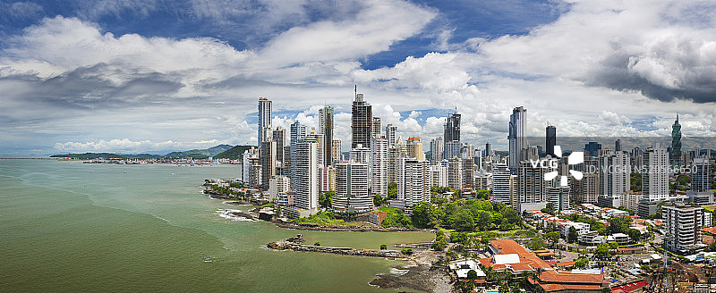 巴拿马城天际线，来自蓬塔帕西菲卡区图片素材