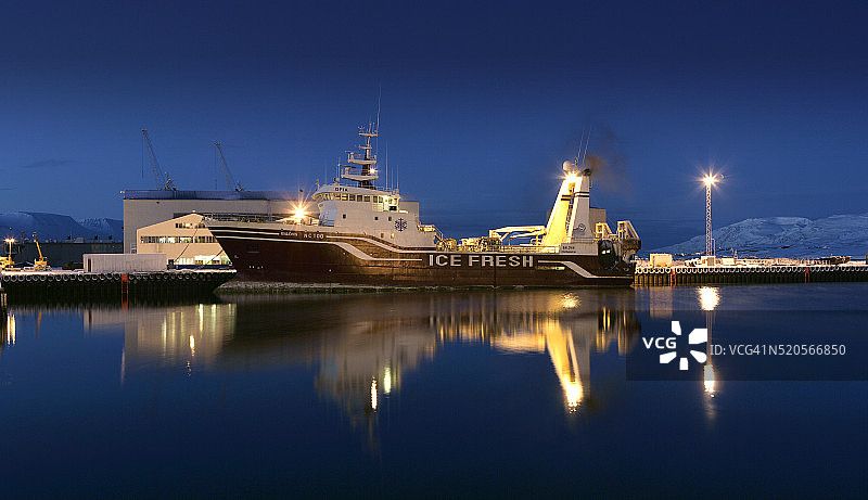 阿克雷里港的渔船，冰岛图片素材