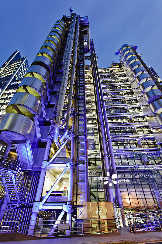 伦敦劳埃德大厦的暮光图片素材