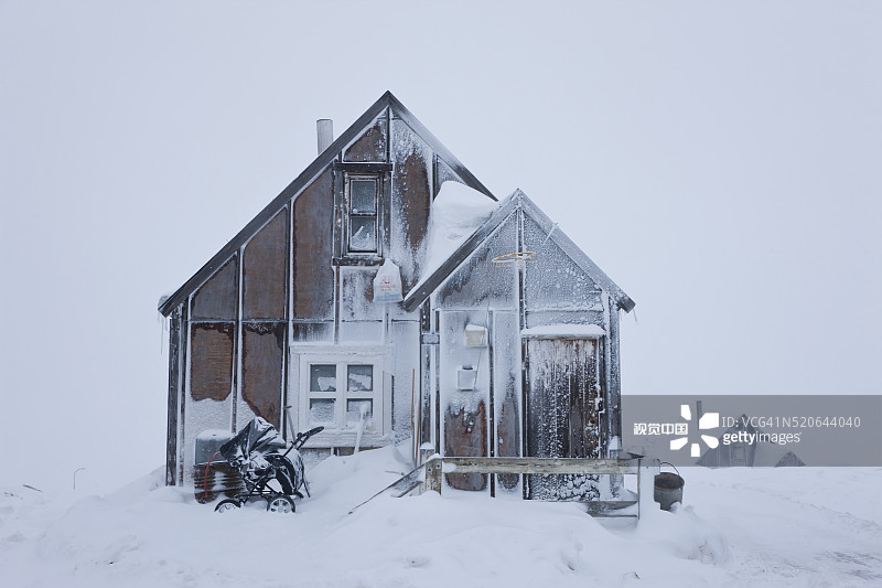 被雪覆盖的房屋图片素材