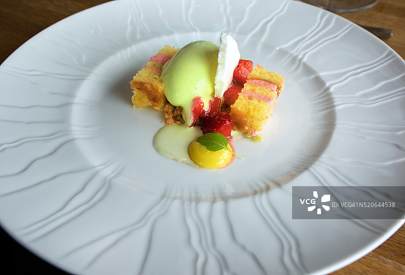 自制草莓柠檬蛋糕图片素材