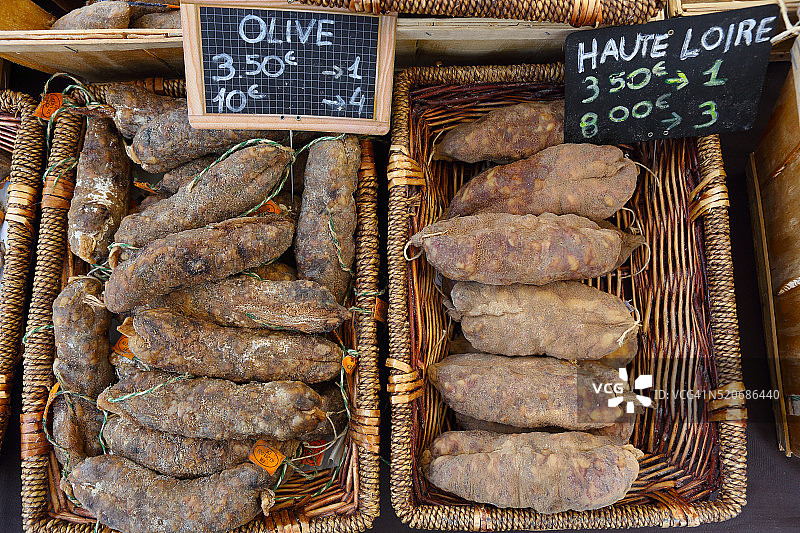 普罗旺斯佩尔讷莱方丹周六市场香肠展示图片素材