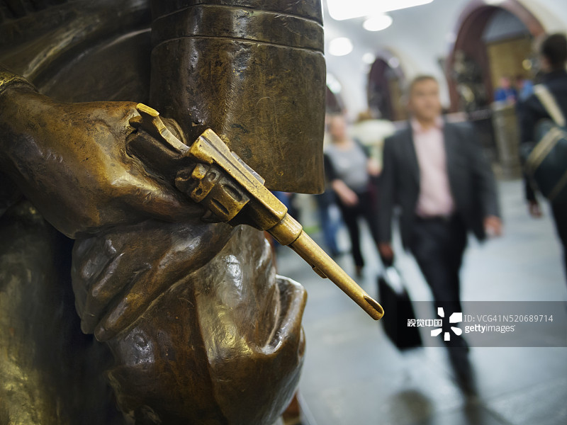 革命广场地铁站的青铜雕塑图片素材