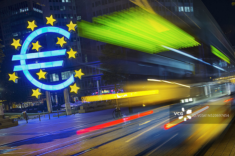 欧洲中央银行的欧元雕塑图片素材