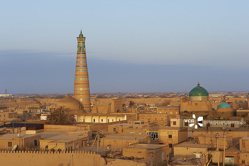 乌兹别克斯坦希瓦市和伊斯兰霍贾宣礼塔图片素材