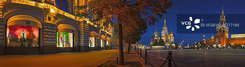 夜晚的古姆百货商店和红场图片素材