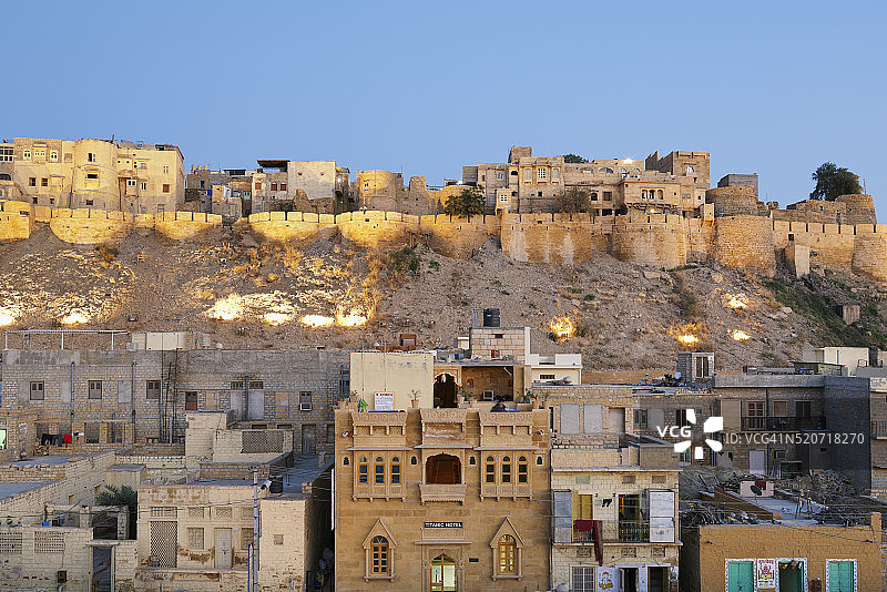 斋沙默尔堡：印度拉贾斯坦邦的暮色美景图片素材