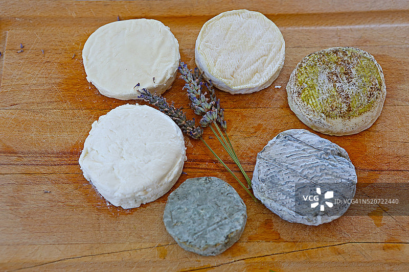 卡泰卡布尔山羊农场的各年份山羊奶酪图片素材