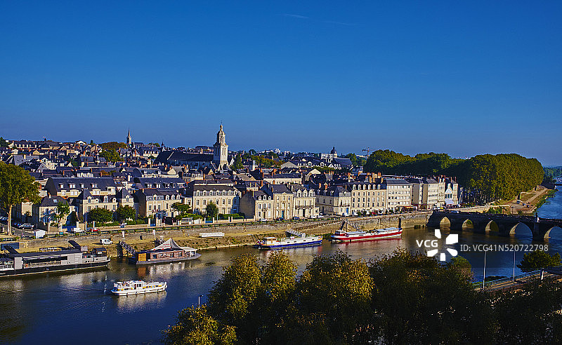 法国昂热缅因河畔的城市图片素材