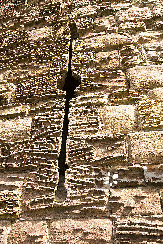 英国诺森伯兰郡邓斯坦堡城堡的风化砂岩图片素材