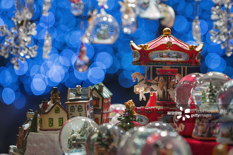 意大利维罗纳圣诞市场出售的圣诞装饰品图片素材