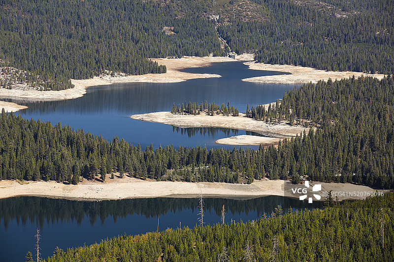 美国加州埃尔多拉多国家森林的旱情冰屋湖图片素材
