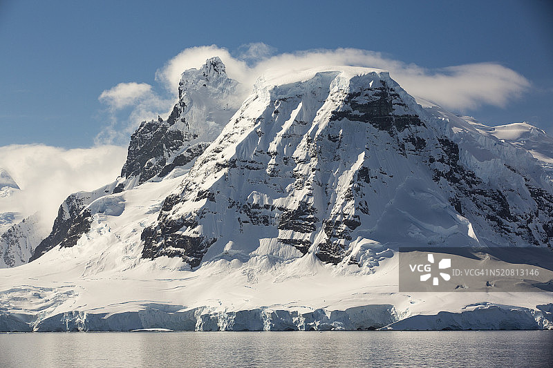 separating the Palmer Archipelago from the Antarctic Peninsular图片素材